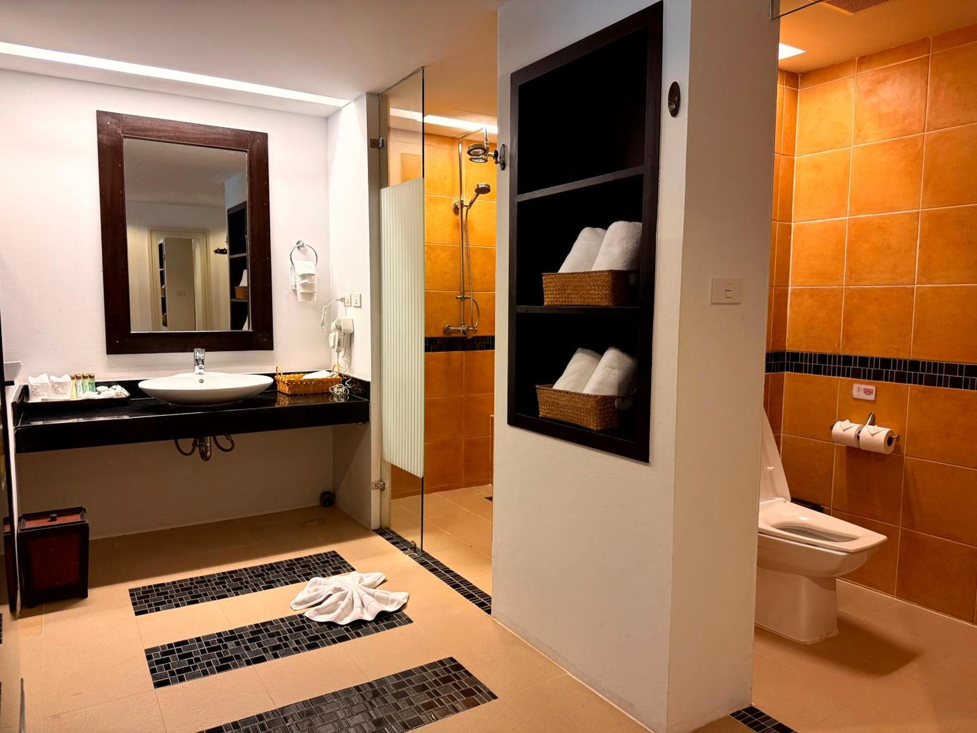 Anyavee Tubkaek Resort- Sha Resort